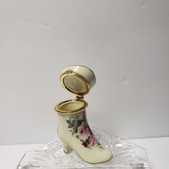 FORMALITIES By Baum Brothers Porcelain Victorian Shoe Trinket Box - Picture 1 of 8